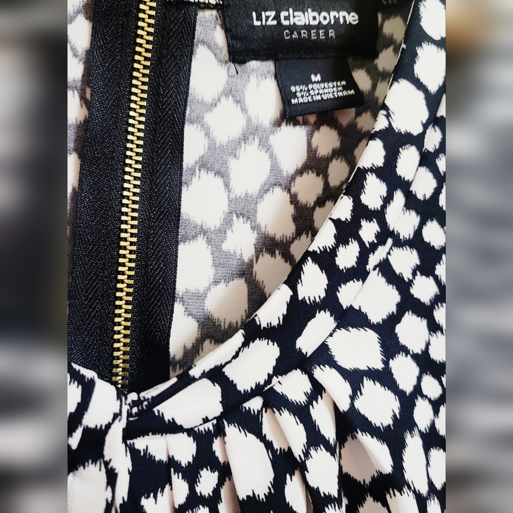 🌿Liz Claiborne Women's Medium Black and White Giraffe Print Career Top-CUTE! - Picture 5 of 10